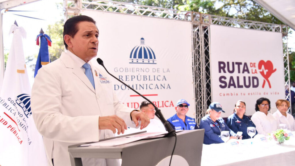 Bahoruco da gran acogida a “Ruta de la Salud: Cambia tu Estilo de Vida”; ante remodelación y equipamiento de los centros de salud, ministro Rivera destaca avances en todo el país