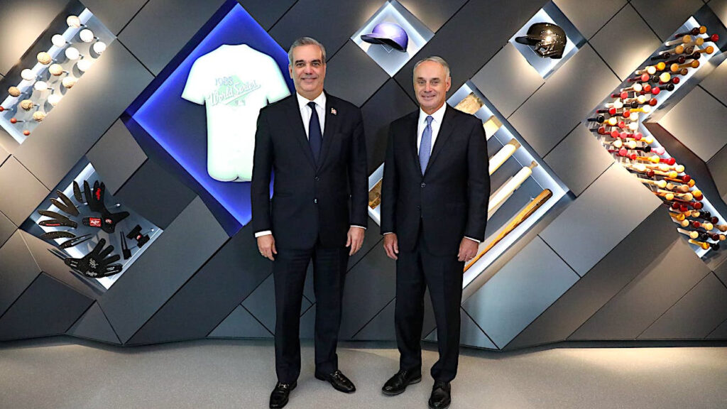 Presidente @luisabinader se reúne con Comisionado MLB; refuerzan compromiso de apoyo al béisbol en RD