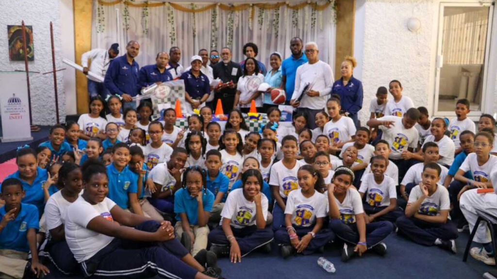 @INEFIRDOFICIAL entrega utilería deportiva en Escuela San Gabriel Arcángel