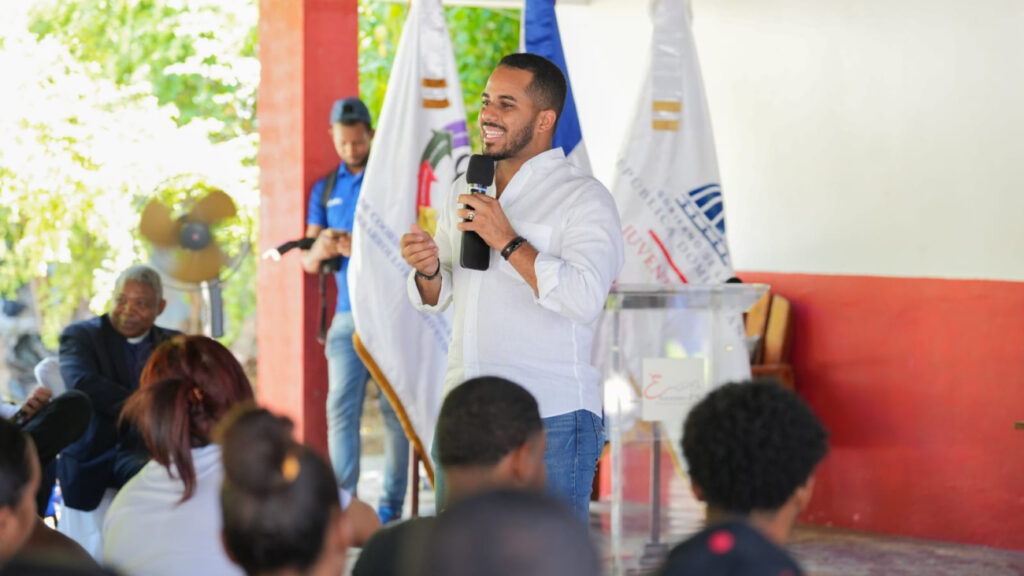 Ministerio de la @JuventudRD prioriza a estudiantes vulnerables de Pedernales; lleva “Apoyo Educativo”