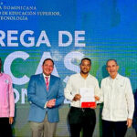 @MESCYTRD entrega 53 becas nacionales a alumnos que cursarán programas de grado y de postgrado en la Universidad Central del Este