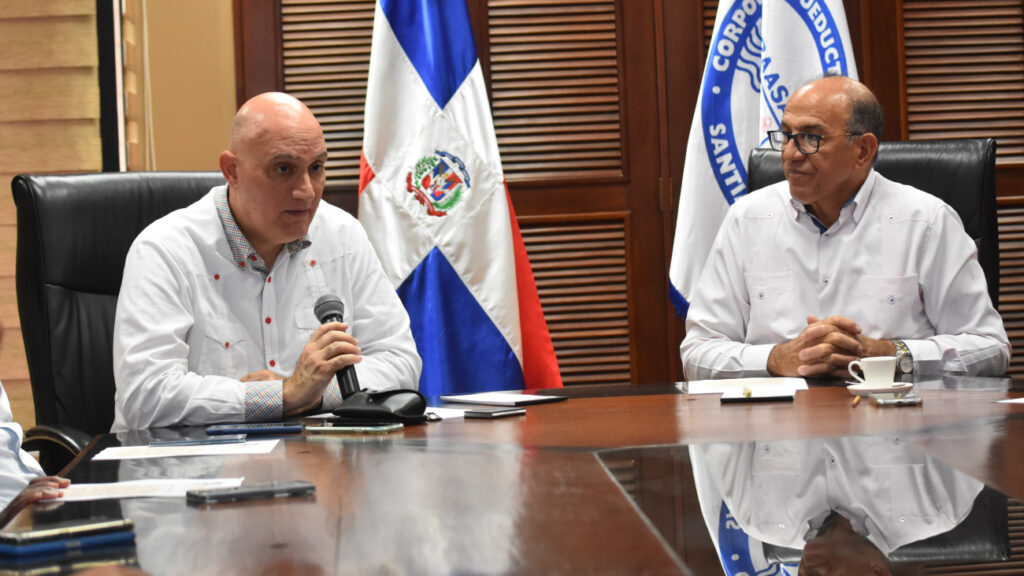 Ministro de Economía afirma en Santiago visitas en los territorios obedecen a que el Gobierno cree en la territorialización de las políticas públicas