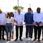 Presidente @luisabinade inaugura nuevo malecón de Caleta, en La Romana