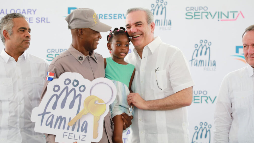 Presidente @luisabinader entrega 177 viviendas de Familia Feliz, para completar 297 del proyecto residencial Praderas del Norte, en Los Alcarrizos
