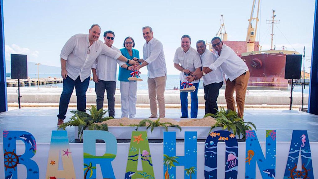 Presidente @luisabinader da primer palazo para construcción de muelle de cruceros en Barahona y aeropuerto en San Juan