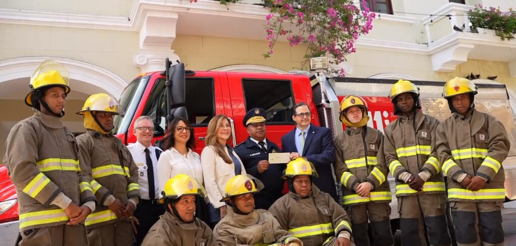 @CarolinaMejiaG agradece a @BancoBHDy a su Presidente Steven Puig por la confianza depositada en nuestros @BomberosDn