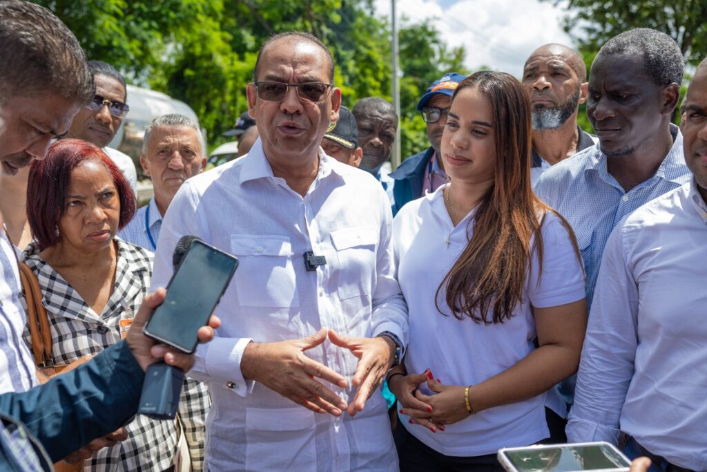 @DeligneAB supervisa los trabajos que desde el@RDMOPC se llevan a cabo en Santo Domingo Norte