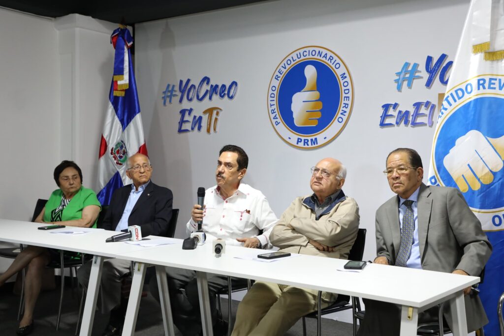 @PRM_Oficial realiza encuentro con los medios de comunicación de la Comisión de Asesores de la Dirección Ejecutiva PRM