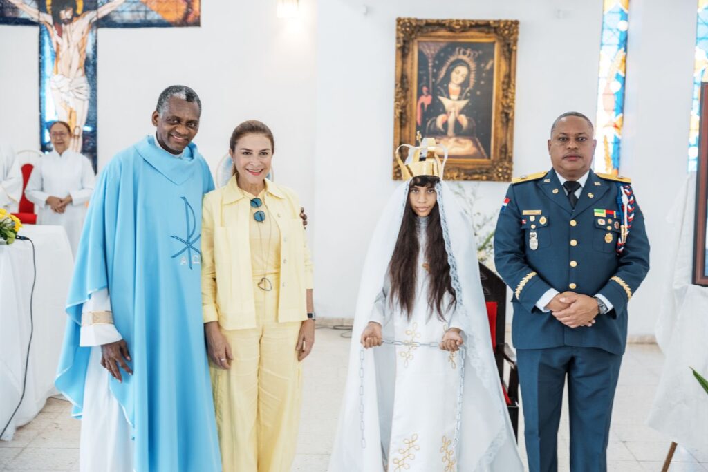 @CarolinaMejiaG en el dia de nuestra señora de las Mercedes pide que cuide, bendiga y nos siga guiando
