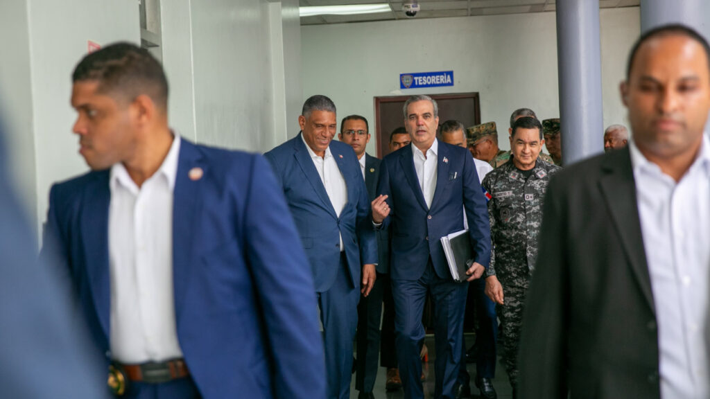 Presidente @LuisAbinader encabeza reunión de seguimiento al Plan de Seguridad Ciudadana