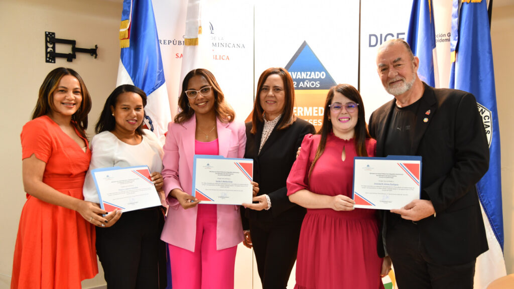 @SaludPublicaRD gradúa 16 nuevos especialistas en curso básico de epidemiología de campo