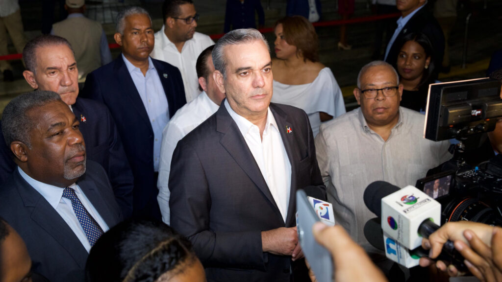 Presidente @luisabinader afirma que nadie en su sano juicio puede pensar que se va a privatizar la Maternidad de Los Mina