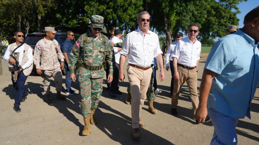Presidente @luisabinader visita sorpresivamente la frontera esta mañana
