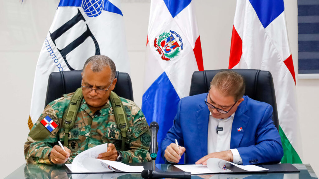 El @IDAC_RD y el Ejército Dominicano suscriben acuerdo para apoyar la seguridad nacional y la integridad de la frontera