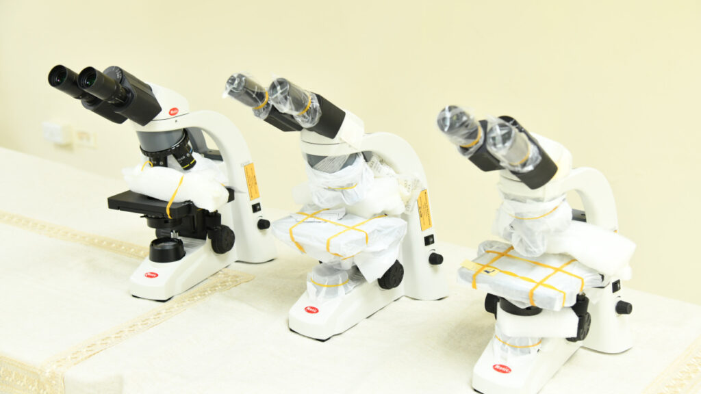 MSP recibe 12 microscopios ópticos para fortalecimiento de la Red de Laboratorios en el diagnóstico de malaria