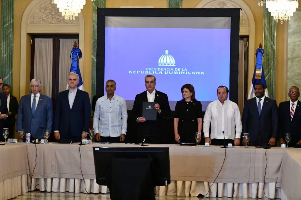 Gobierno dominicano firma pacto nacional de políticas de Estado frente a situación Haití | Puntos acordados