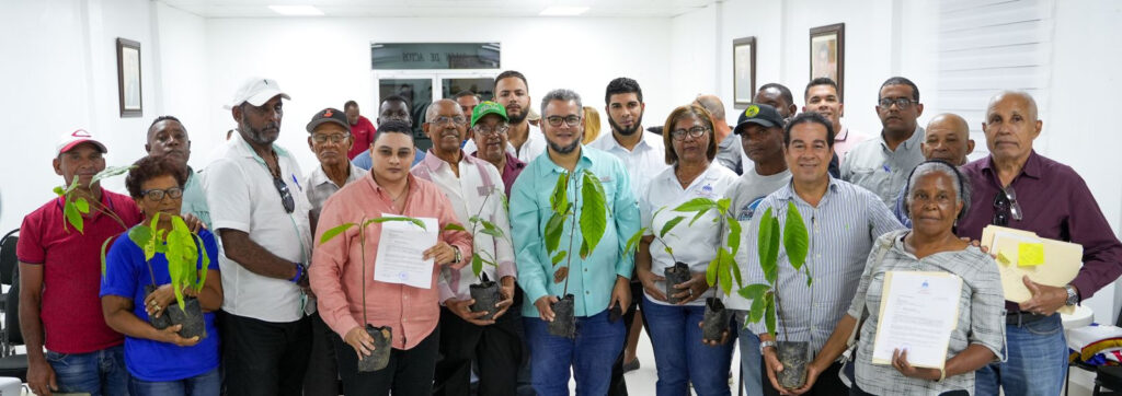 Hecmilio Galván| FEDA realiza programas de apoyo a productores de cacao en la región Sur