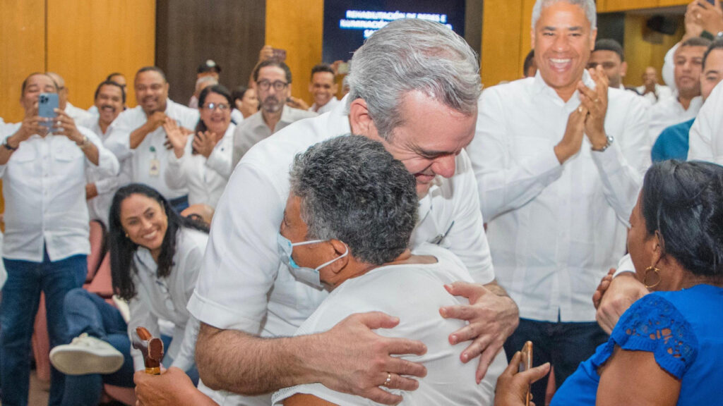 Presidente @LuisAbinader inaugura proyectos eléctricos en María Trinidad Sánchez que beneficiarán más de 18,000 clientes