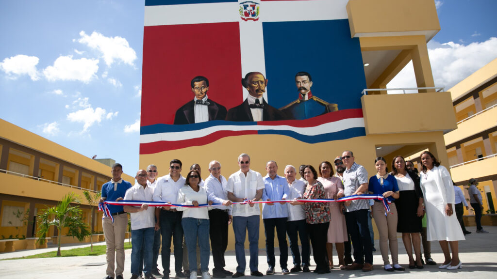Gobierno inaugura Politécnico Evangelina Santos de Bergés en la Ciudad Juan Bosch