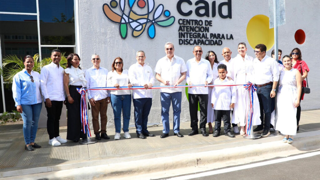 Presidente @luisabinader inaugura CAID en SDE y anuncia apertura de 6 nuevas unidades de atención terapéutica en 5 provincias para 2024