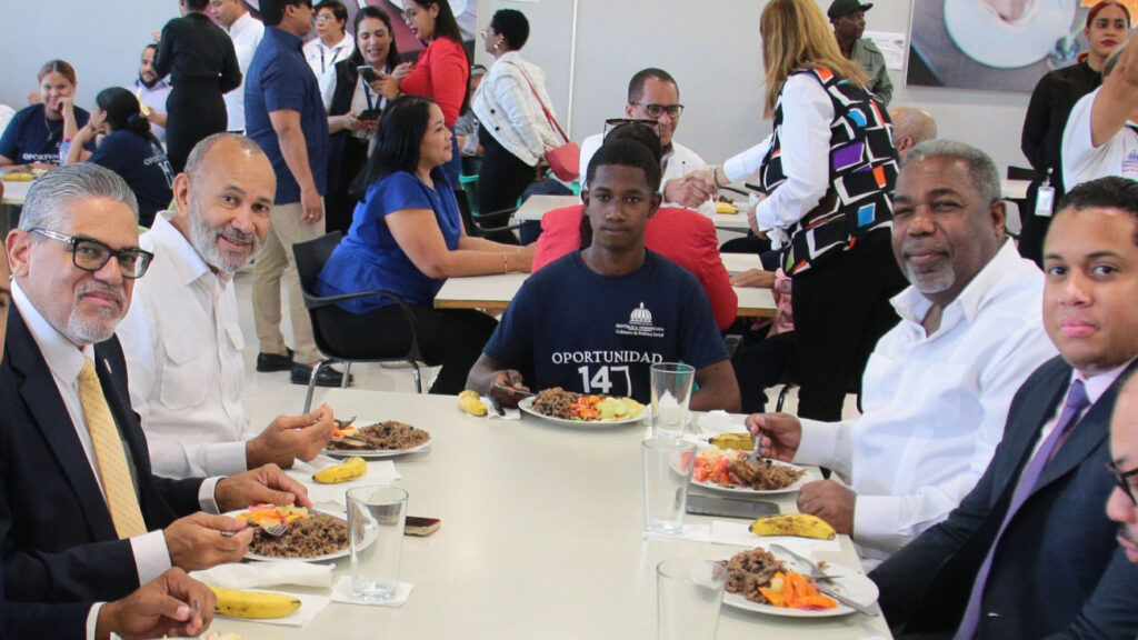 @INABIERD y Gabinete de Política Social incluyen al 100 % de los estudiantes del Programa Oportunidad 14-24 en la alimentación escolar