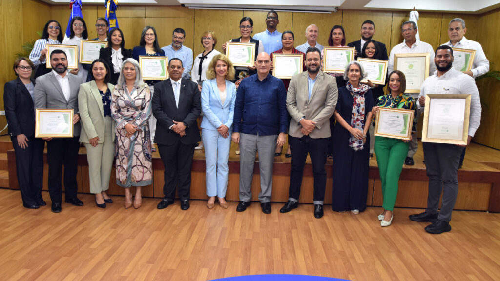 Ministerio de @mineconomiard impulsa primer encuentro de organizaciones certificadas en Sistema de Gestión Ambiental Sostenibilidad 3Rs