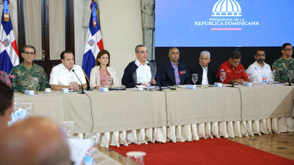 Presidente @luisabinader anuncia que todo el Gobierno sale en auxilio de afectados por lluvias e inundaciones