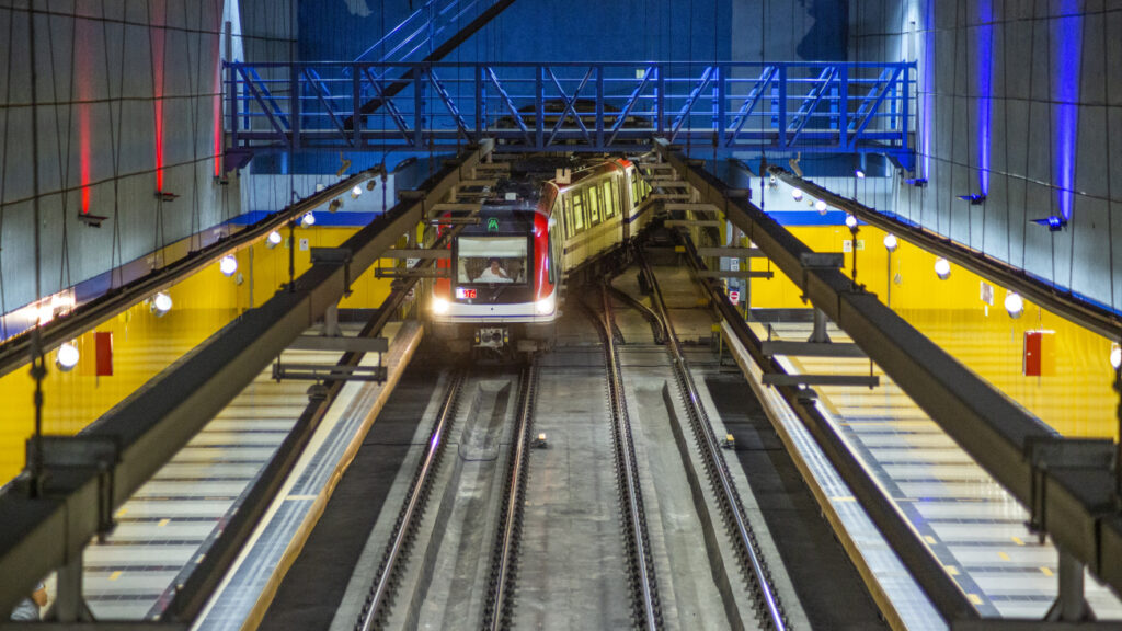 Metro de Santo Domingo extiende su horario hasta la medianoche y ofrece servicio gratuito a partir de las 10:30 p.m.