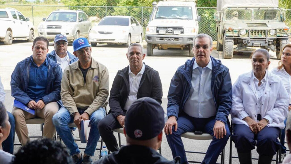 Presidente @luisabinader recorre zonas afectadas por lluvias