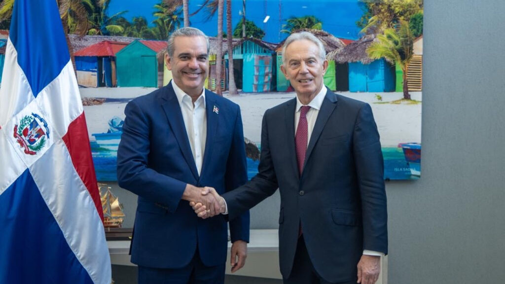 Tony Blair se reúne con el presidente Luis Abinader