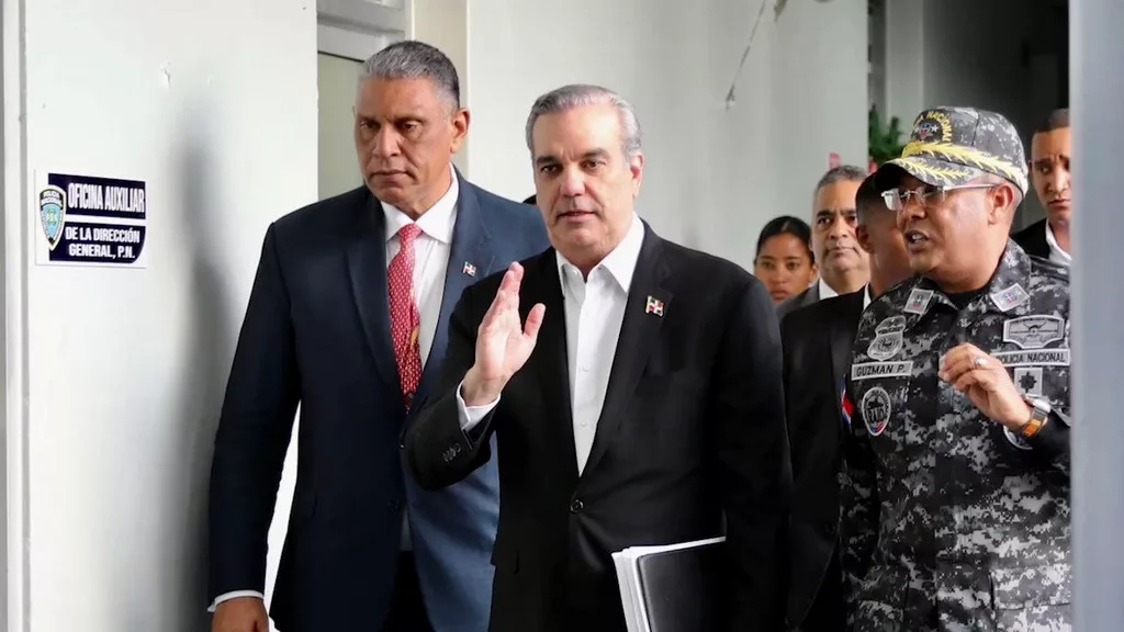 @LuisAbinader inician reunión de seguimiento Plan seguridad Ciudadana en Palacio PN