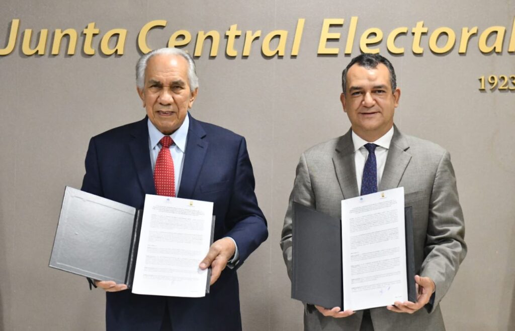 #PlenoJCE y @CONAPERD firman convenio garantiza derecho al voto personas envejecientes