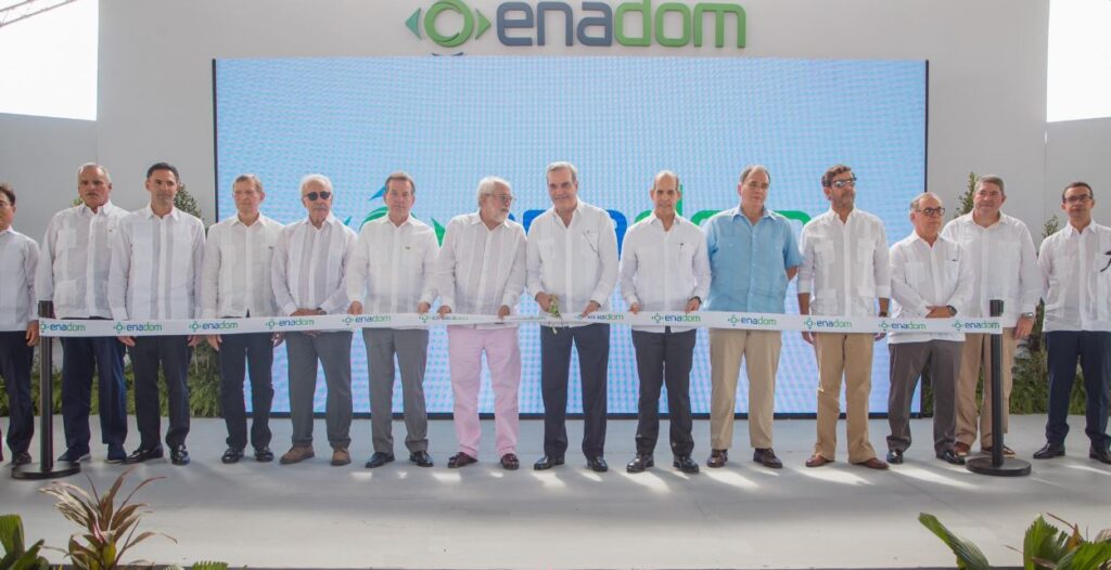 Presidente @LuisAbinader inicia operaciones de nuevo depósito de Gas Natural en Boca Chica