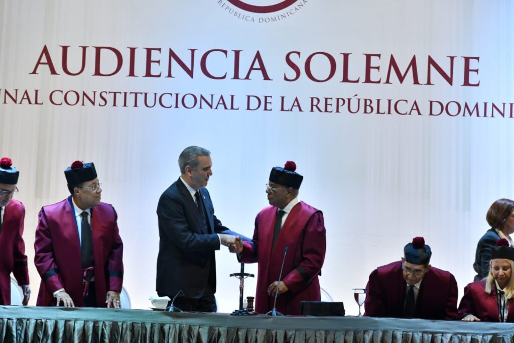 @LuisAbinader encabeza audiencia solemne en San Cristóbal para conmemorar Día de la Constitución