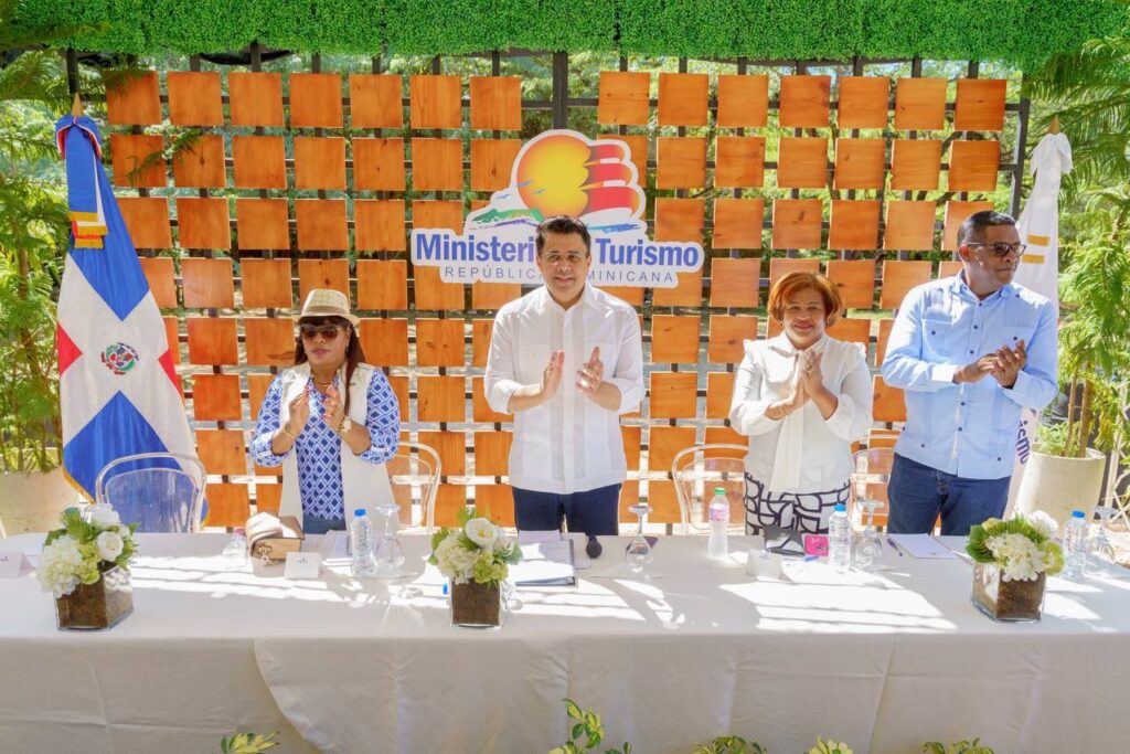 @DavidColladoM Anuncia el inicio del proyecto de mejoramiento del Balneario de Boca de Cachón en Jimaní
