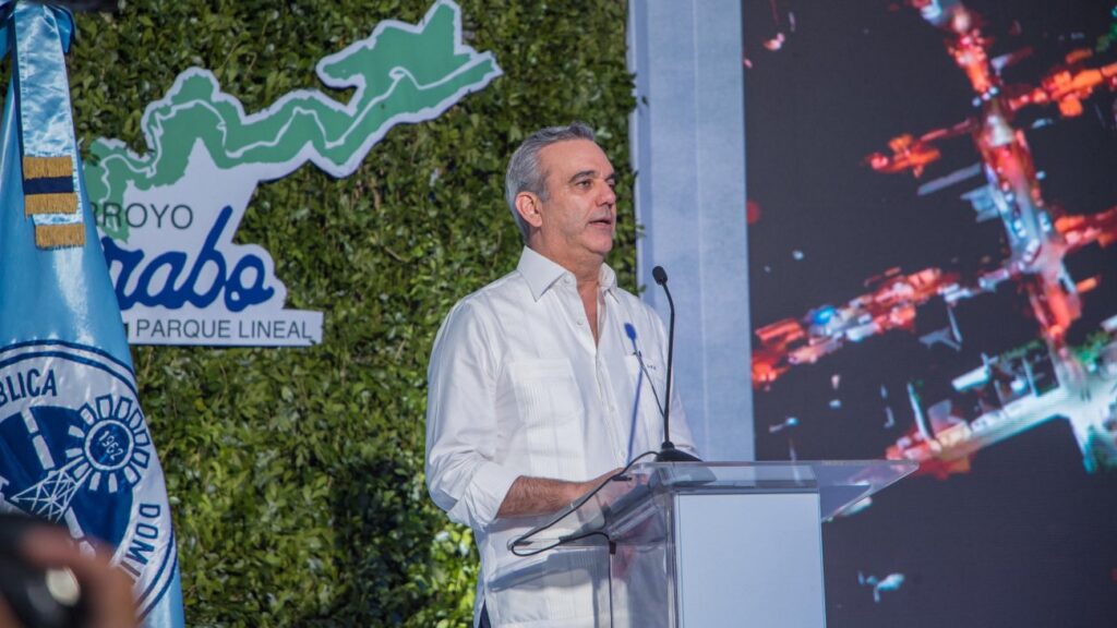 @HomeroFigueroaG: @LuisAbinader Inaugura la segunda etapa del saneamiento del arroyo de Gurabo en Santiago