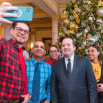 Con encendido de árbol dan apertura a los jardines del Palacio Nacional