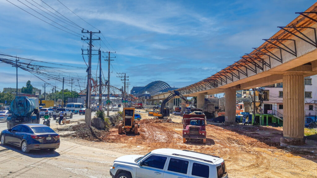 Habrá breves interrupciones este domingo en la autopista Duarte por trabajos de extensión del Metro