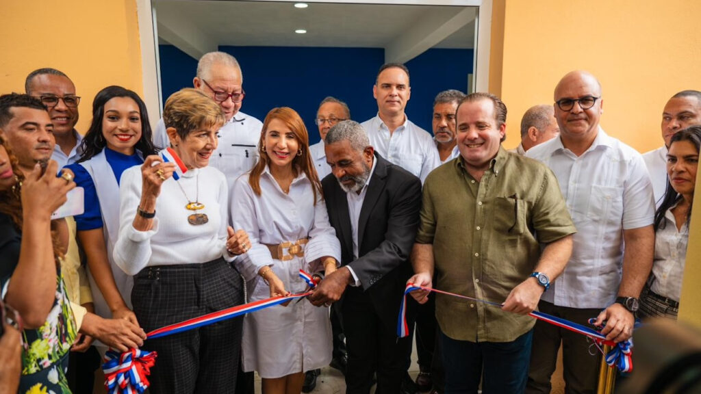 Ministro @JosePaliza inaugura Palacio Distrital en Yásica Arriba