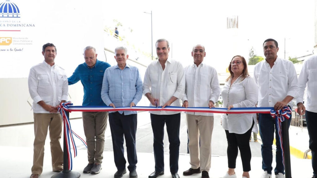 Presidente @luisabinader inaugura paso a desnivel de la avenida Las Carreras