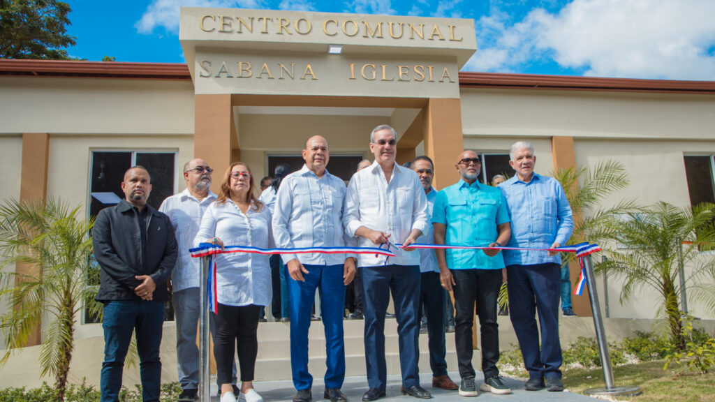 Presidente @luisabinader inaugura un Centro Comunal y Recreativo Sabana Iglesia