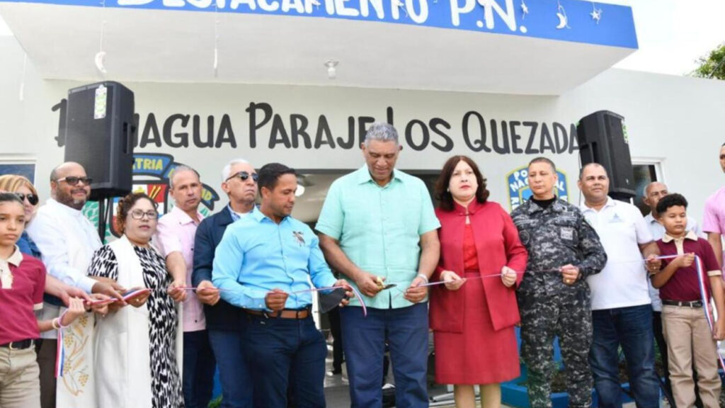 @MinInteriorRD abre destacamento en Los Quezada, La Vega; anuncian entrega de apartamentos y aumento salarial