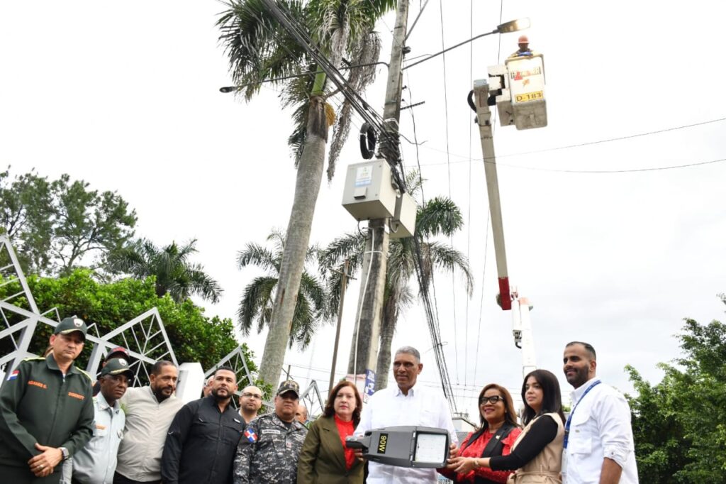 Monseñor Nouel acoge programa de iluminación del Ministerio Interior y Policía