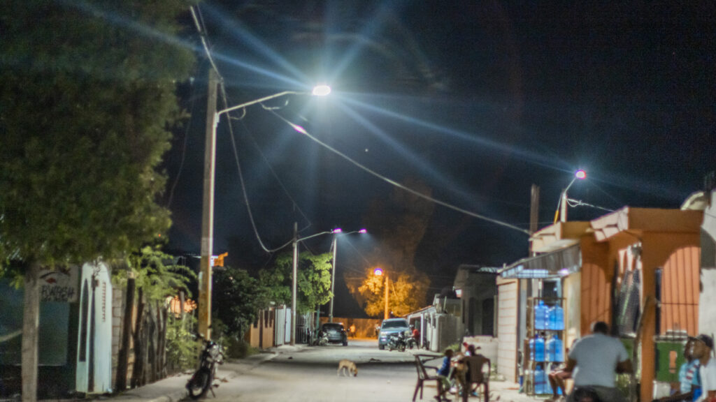 Edesur electrifica puerto turístico de Cabo Rojo e ilumina centro de Pedernales con 300 modernas luces tipo led