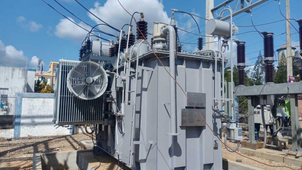 Edeeste instala moderno transformador de 14 MVA para repotenciar el servicio eléctrico en Bayaguana