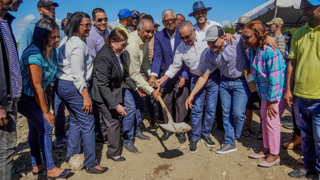 @INDRHIRD inicia trabajos de adecuación en río Baní en beneficio de cientos de familias
