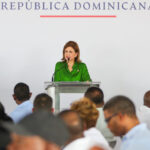 Vicepresidenta @RaquelPenaVice comparte almuerzo navideño con moradores de Villa Mella y La Victoria