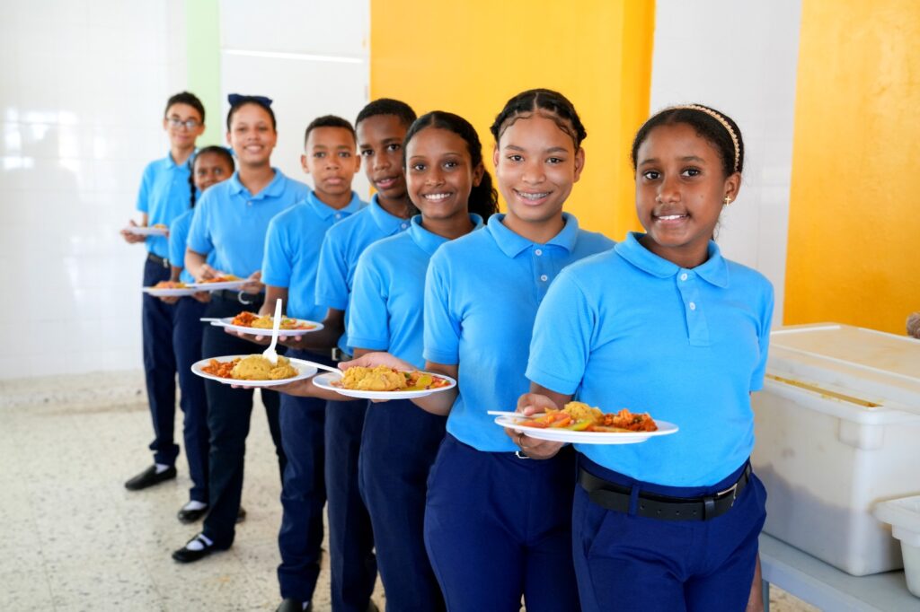 Informe PISA 2022 resalta la importancia de la alimentación para el aprendizaje de los estudiantes; Inabie alimenta a más de 2 millones de beneficiarios en RD