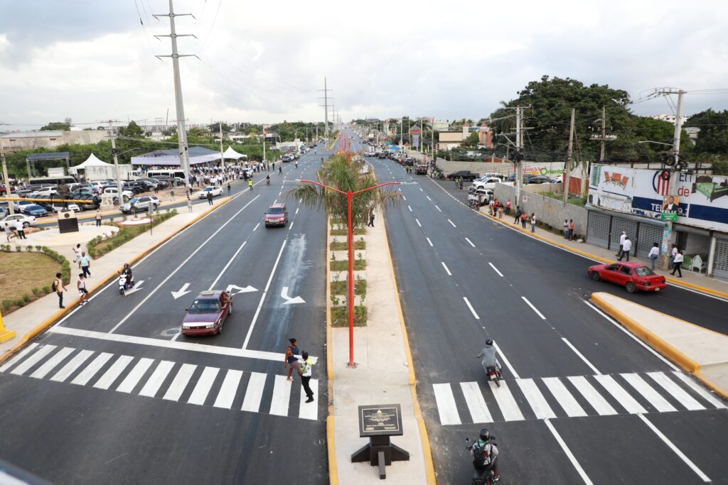 Presidente @luisabinader inaugura ampliación y modernización de la autopista de San Isidro