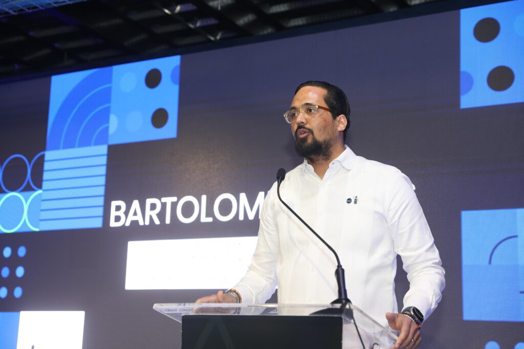 Presidente @luisabinader inaugura nuevo Punto GOB en SDN donde 19 instituciones interconectadas brindarán los servicios públicos más demandados a la ciudadanía